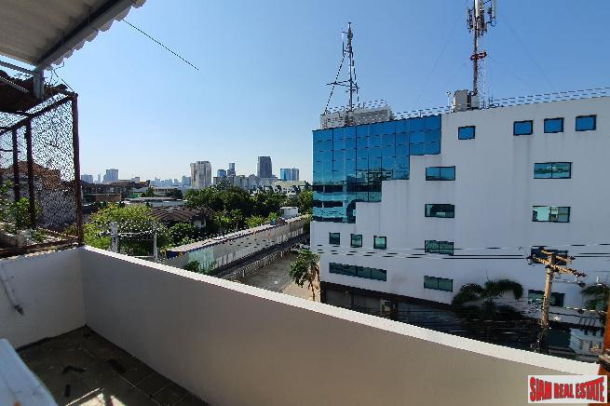 Four Bedroom House Ready for Renovation in Phra Khanong-13