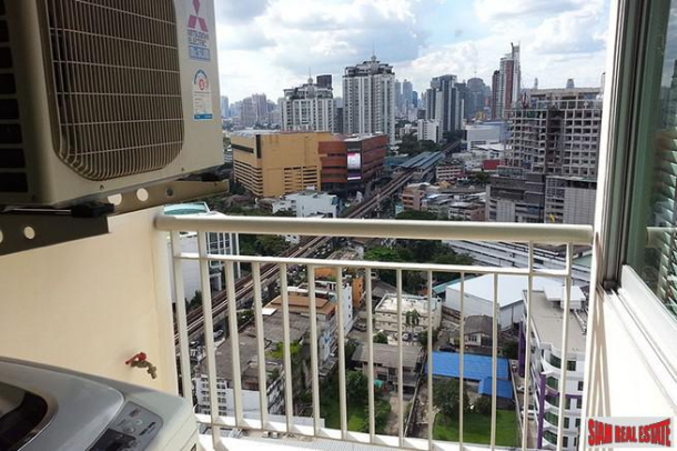 Life @ Sukhumvit | Furnished One Bed City View Corner Unit Condo Directly on Sukhumvit Located on High Floor close to BTS at Ekkamai/Phra Khanong-9
