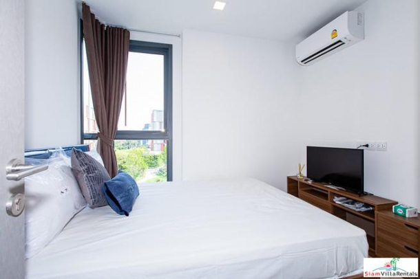 Taka Haus Ekamai 12| Two Bedroom Corner Condo for Rent in Ekkamai-13