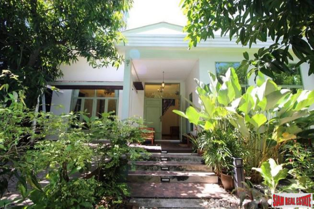 Three Bedroom Thai Tropical Style House for Sale in  Phaya Thai-1