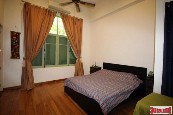 Three Bedroom Thai Tropical Style House for Sale in  Phaya Thai-11
