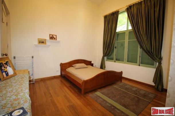 Three Bedroom Thai Tropical Style House for Sale in  Phaya Thai-12