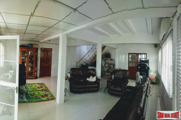 Large 5 Bed House with Private Pool near Golf Course and 5 minutes to Motorway Highway 9 at Bueng Kum - 13% Discount!-13