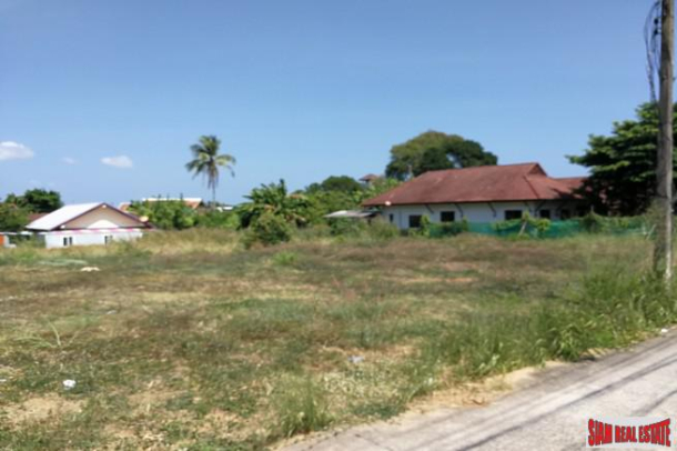 400 sqm Flat Land For Sale in Rawai, Perfect For Building a Pool Villa-3