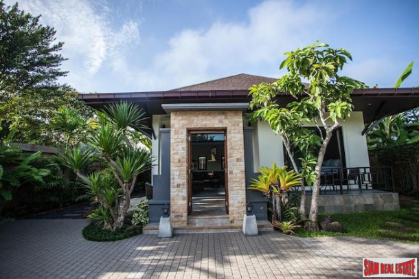 Contemporary Three Bedroom Villa with Large Tropical Fenced Yard in Ao Nang-1