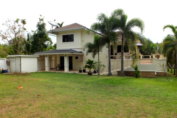 Spacious 3 Bedroom Family Home with a Large, Private Garden-2