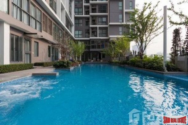 Aspire Rama9 | Contemporary Two Bedroom for Sale in a Great Phra Ram 9 Location-4