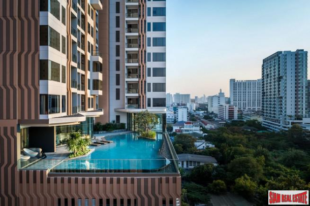 Newly Completed High-Rise Condo by Leading Developers at Chatuchak Park Area close to BTS and MRT, Excellent Facilities including Sport Arena - 2 Bed Units - Free Furniture and Electronics!-1