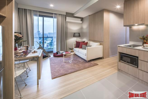 Newly Completed High-Rise Condo by Leading Developers at Chatuchak Park Area close to BTS and MRT, Excellent Facilities including Sport Arena - 2 Bed Units - Free Furniture and Electronics!-3