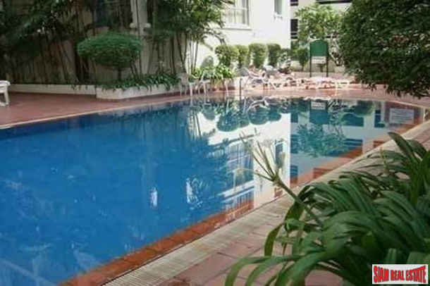 Raintree Villa | 2 Bedroom Thong Lo Corner Condo with 2 Balconies for Rent with Green Views from Two Balconies-17