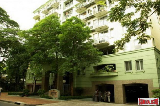 Raintree Villa | 2 Bedroom Thong Lo Corner Condo with 2 Balconies for Rent with Green Views from Two Balconies-18