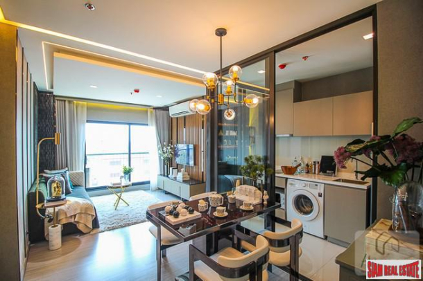 Life Sukhumvit 62 | Luxury 2 Bed Corner Show Unit Smart Condo for Sale at Sukhumvit 62 - Ready to Move In - 200 Metres to BTS Bang Chak - 20% Discount!-1