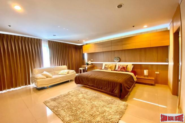 Baan Haat U Tong | Luxurious & Large Three Bedroom Condo in Pattaya City with Direct Sea Views-2