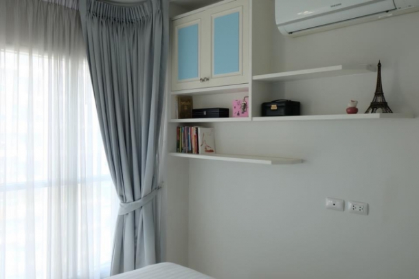 Aspire Rama 9 | Brightly Furnished One Bed Condo on 20th Floor with Closed Kitchen in Excellent Location of Rama 9-10