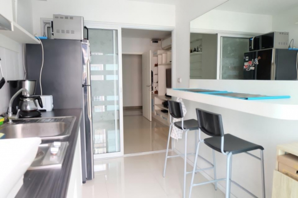 Aspire Rama 9 | Brightly Furnished One Bed Condo on 20th Floor with Closed Kitchen in Excellent Location of Rama 9-13