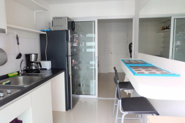 Aspire Rama 9 | Brightly Furnished One Bed Condo on 20th Floor with Closed Kitchen in Excellent Location of Rama 9-14