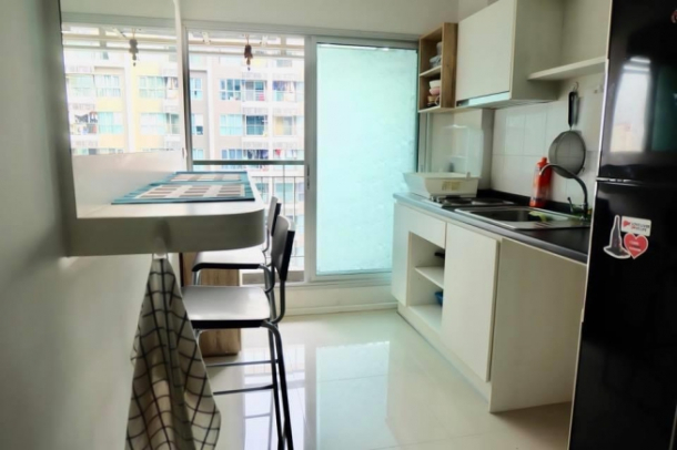 Aspire Rama 9 | Brightly Furnished One Bed Condo on 20th Floor with Closed Kitchen in Excellent Location of Rama 9-15