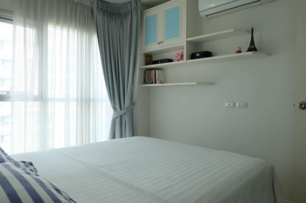 Aspire Rama 9 | Brightly Furnished One Bed Condo on 20th Floor with Closed Kitchen in Excellent Location of Rama 9-9