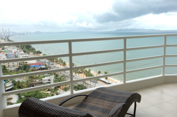 Cassia Residence | Wonderful Lake Views from this One Bedroom Loft-Style Condo in Laguna-27