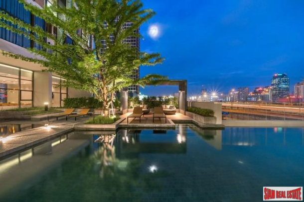 Chewathai Residence Asoke | Brightly Decorated City View Condo with Loft-style Bedroom near MRT Rama 9-1