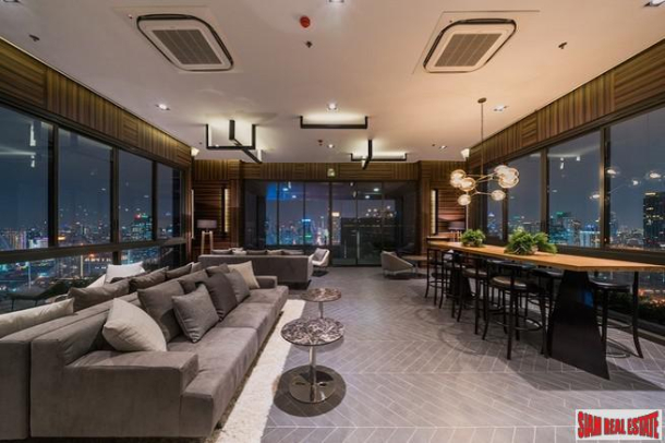 Chewathai Residence Asoke | Brightly Decorated City View Condo with Loft-style Bedroom near MRT Rama 9-6