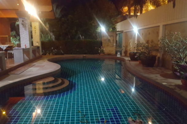 Private 3 Bed Pool Villa on 1 Rai of Land at East Pattaya-6