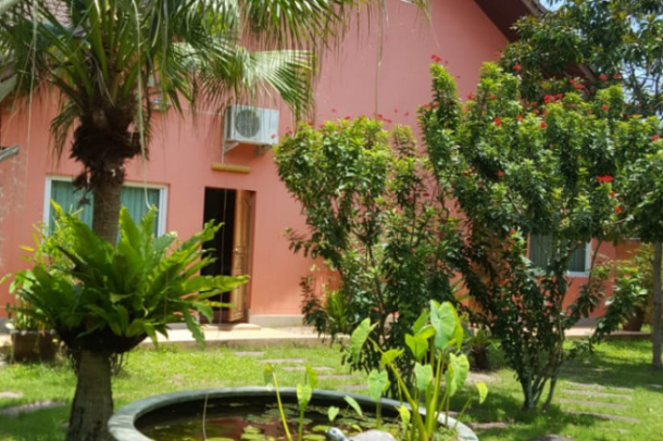 Private 3 Bed Pool Villa on 1 Rai of Land at East Pattaya-8