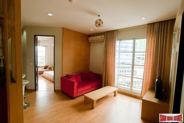 CitiSmart Sukhumvit 18 | Sunny Two Bedroom Condo for Rent in a Central Asok Location-2