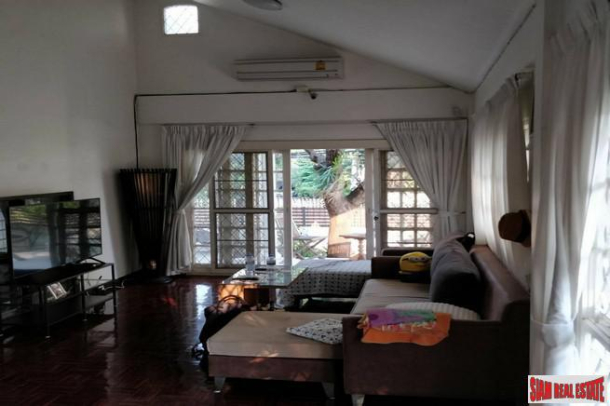 3 Bed Two Storey Pet Friendly House with Garden in Excellent Location Between Phrom Phong and Thong Lor, Sukhumvit 34-26