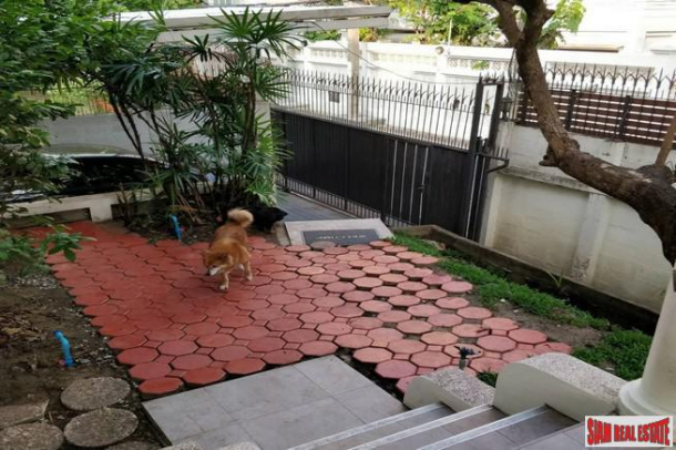 3 Bed Two Storey Pet Friendly House with Garden in Excellent Location Between Phrom Phong and Thong Lor, Sukhumvit 34-28