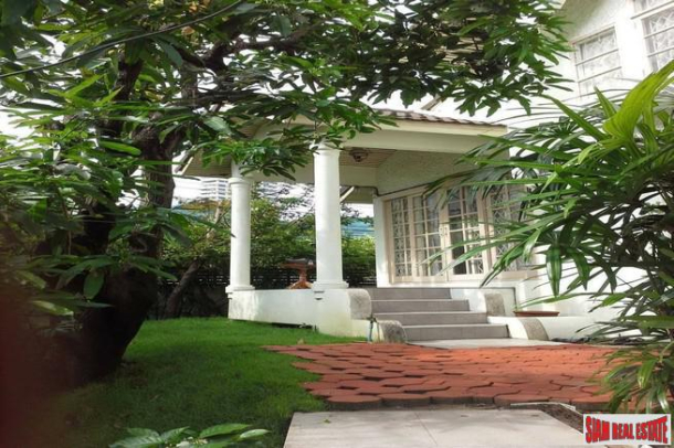 3 Bed Two Storey Pet Friendly House with Garden in Excellent Location Between Phrom Phong and Thong Lor, Sukhumvit 34-3