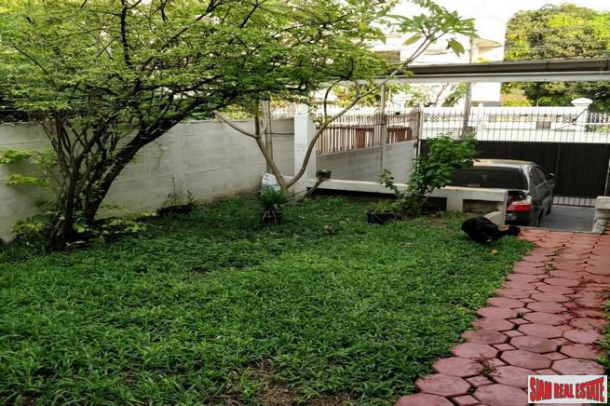 3 Bed Two Storey Pet Friendly House with Garden in Excellent Location Between Phrom Phong and Thong Lor, Sukhumvit 34-9