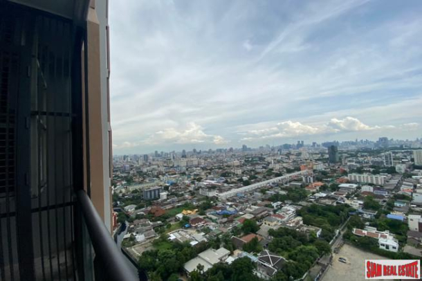 3 Bed on High Floor at Newly Completed High-Rise Condo by Leading Developers at Chatuchak Park Area close to BTS and MRT, Excellent Facilities including Sport Arena - 21% Discount + Free Furniture and Electronics!-3