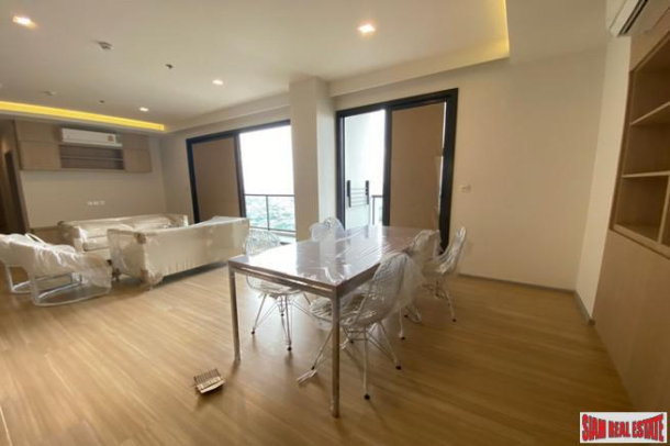 3 Bed on High Floor at Newly Completed High-Rise Condo by Leading Developers at Chatuchak Park Area close to BTS and MRT, Excellent Facilities including Sport Arena - 21% Discount + Free Furniture and Electronics!-5