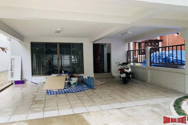 Large Four Bedroom Four Storey Pet Friendly House for Rent with Small Garden in an Excellent Sukhumvit Phrom Phong  Location-18