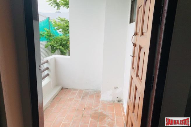 Large Four Bedroom Four Storey Pet Friendly House for Rent with Small Garden in an Excellent Sukhumvit Phrom Phong  Location-30