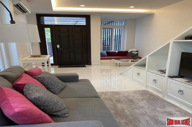 Three Bedroom, Three Story Pet Friendly Single House for Rent in Thong Lo-2