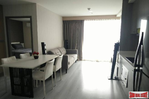 Grene Condo Chaengwattana | 2 Bed Fully Furnished Corner Unit on the 16th Floor with Open Views-3