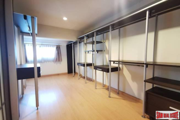 Three Storey Three Bedroom Townhouse for Sale in a Quiet Sukhumvit 39 Location-12