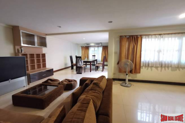 Three Storey Three Bedroom Townhouse for Sale in a Quiet Sukhumvit 39 Location-2