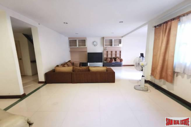 Three Storey Three Bedroom Townhouse for Sale in a Quiet Sukhumvit 39 Location-3
