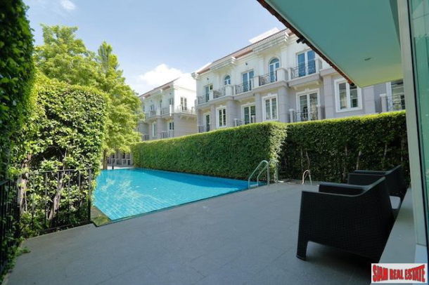 New Modern Three Bedroom Townhouse  for Rent with fully furnished in the Heart of Asoke.-1