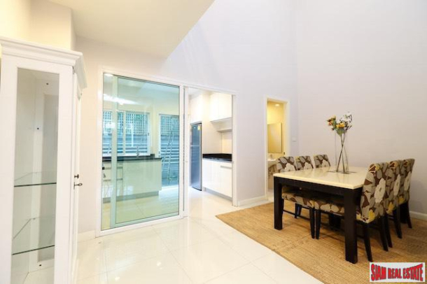 New Modern Three Bedroom Townhouse  for Rent with fully furnished in the Heart of Asoke.-13