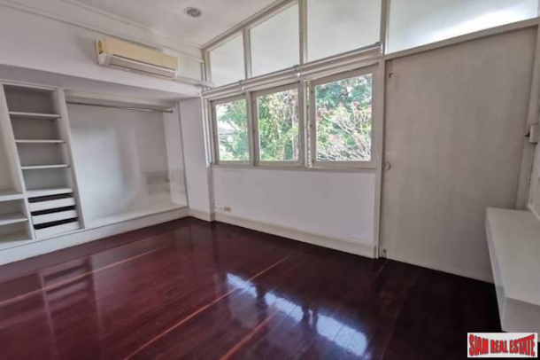 Two Bedroom Pet Friendly House for Rent with Nice Yard and Close to BTS Ekkamai-11
