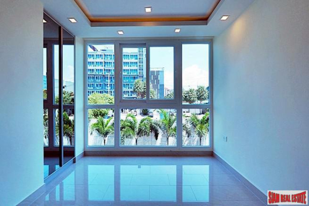 Grand Avenue Residence Pattaya | Quality Two Bedroom Condo with Pool & City Views for Sale in Central Pattaya-10