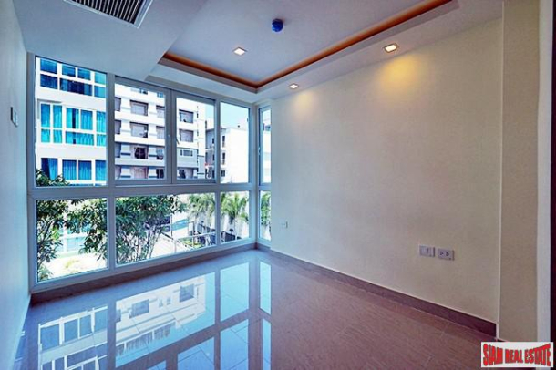 Grand Avenue Residence Pattaya | Quality Two Bedroom Condo with Pool & City Views for Sale in Central Pattaya-14