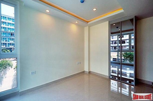 Grand Avenue Residence Pattaya | Quality Two Bedroom Condo with Pool & City Views for Sale in Central Pattaya-15