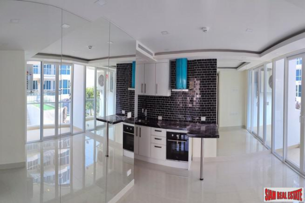 Grand Avenue Residence Pattaya | Quality Two Bedroom Condo with Pool & City Views for Sale in Central Pattaya-23