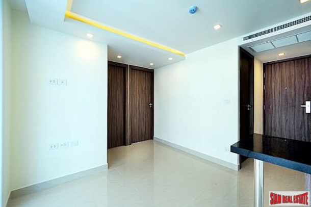 Grand Avenue Residence Pattaya | Quality Two Bedroom Condo with Pool & City Views for Sale in Central Pattaya-8