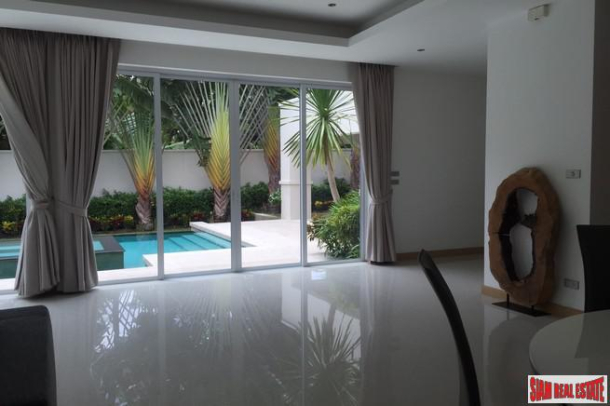 Club Royal Wongamat | Spacious Two Bedroom Condo for Sale 100 m. from the Beach in Na Kluea-19